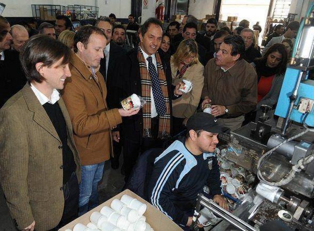 Scioli e Insaurralde en el Parque Industrial Su�rez con Letcher