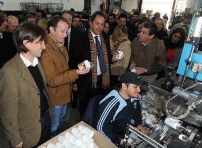 Scioli e Insaurralde en el Parque Industrial Su�rez con Letcher