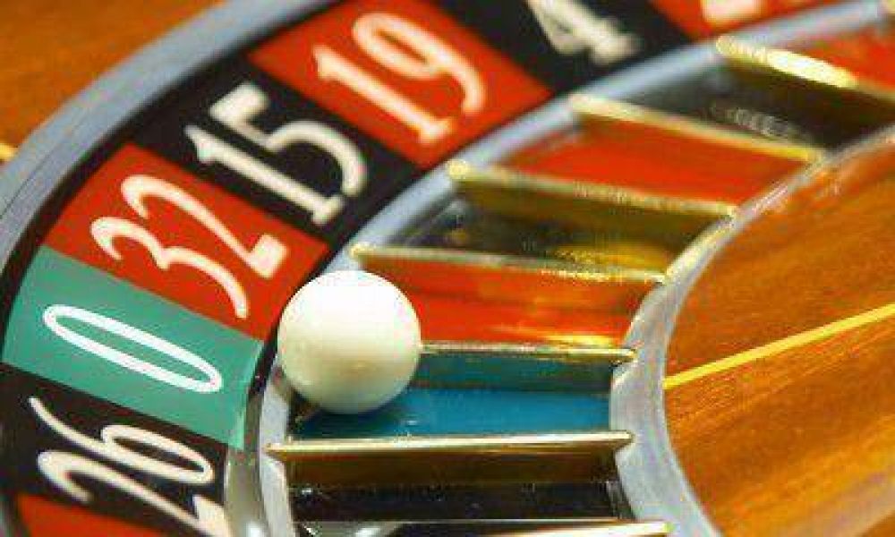 Acus� a su ex esposa de despilfarrar dinero en el casino y la demand�