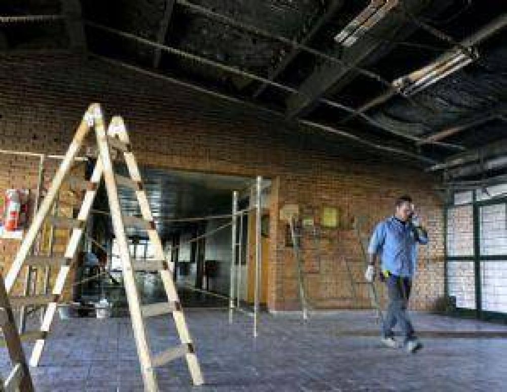 Tampoco hoy habr� clases en la escuela que se incendi�