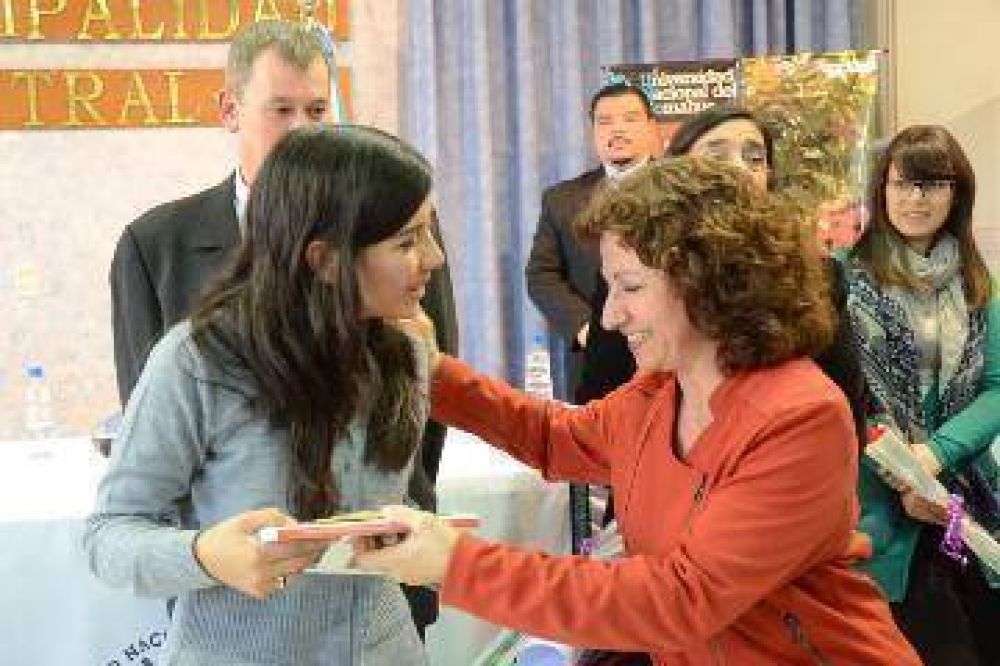 Primeros t�cnicos agropecuarios recibieron diplomas en Cutral Co