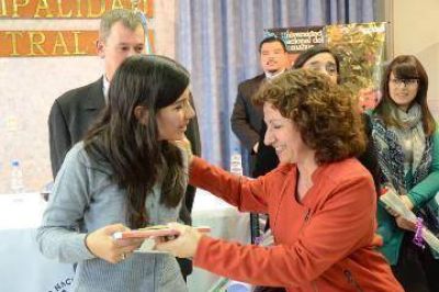 Primeros t�cnicos agropecuarios recibieron diplomas en Cutral Co