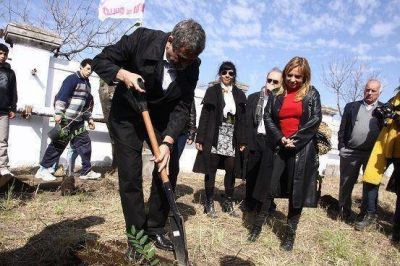 Ferraresi en un acto en la Fundaci�n �ngela Mar�a Aieta de Gullo