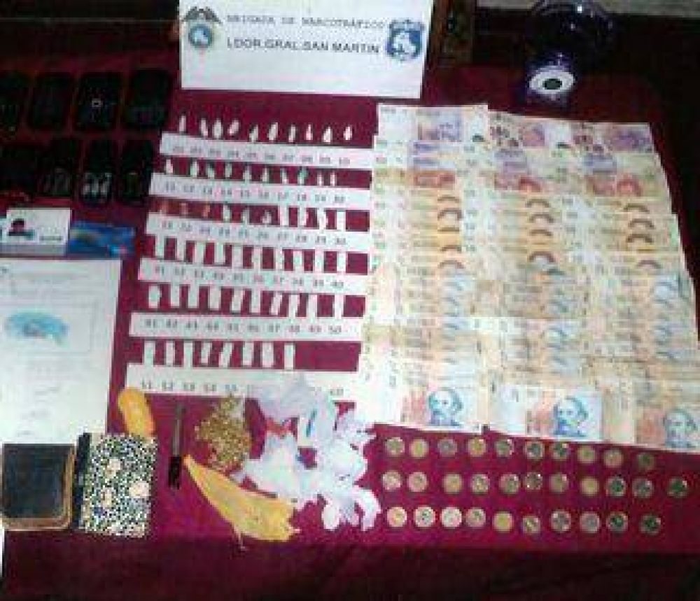 Mujeres detenidas con m�s de medio centenar de dosis de pasta base
