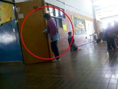 Ni�o encerrado: declararon el padre y el celador que grab� el video