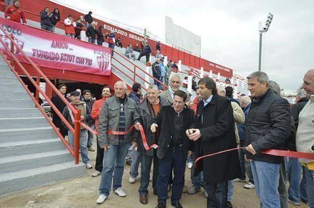 EL INTENDENTE DAR�O D�AZ P�REZ CORT� LAS CINTAS DE UNA NUEVA OBRA EN EL CLUB ATL�TICO TALLERES