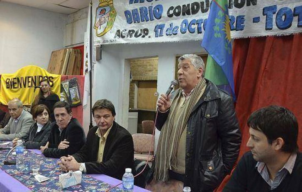 EL INTENDENTE DE LAN�S DAR�O D�AZ P�REZ JUNTO A LOS CANDIDATOS DEL FRENTE PARA LA VICTORIA DE LA LISTA 2