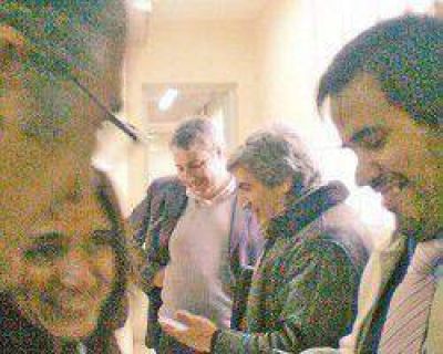 Suten logr� reunirse con Nasisi para la titularizaci�n de 300 docentes