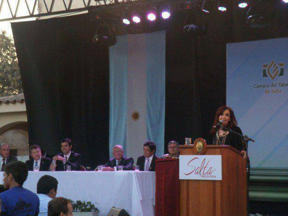 Apoyo presidencial a producci�n tabacalera