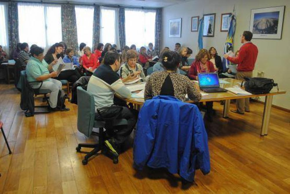 Capacitaron a Veedores y Aplicadores de Zona Sur