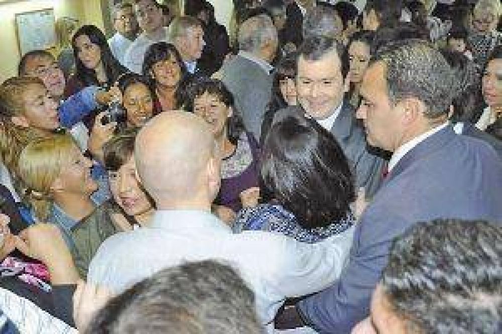 Zamora convoc� a "llenar las urnas de progreso para Santiago"