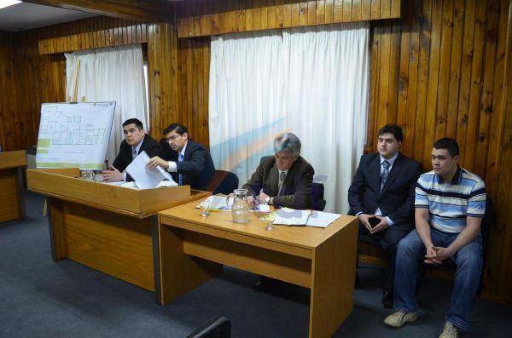 Mas polic�as declararon que el imputado G�mez estuvo en contacto con Torres en la guardia