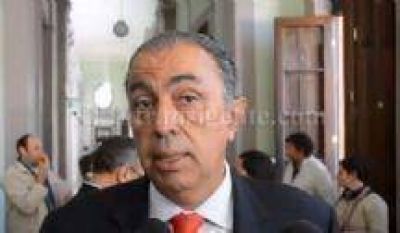 Rodolfo Urtubey: �No es bueno para la democracia que algunos candidatos estiren la mano y escondan la piedra�