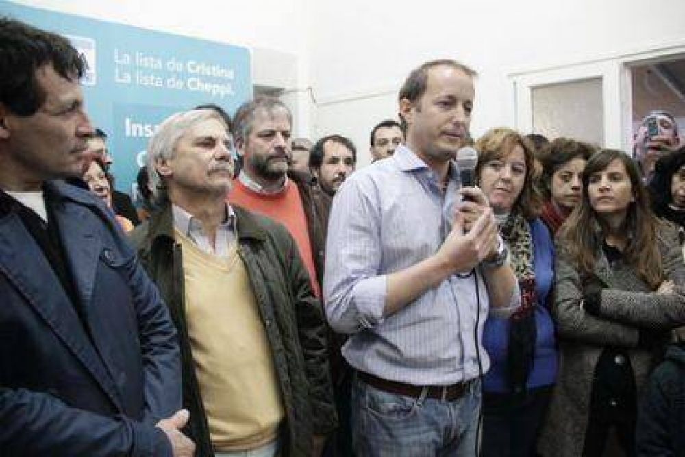 Insaurralde particip� de acto de campa�a junto a kirchneristas marplatenses y visit� Havanna en compa��a de Pulti