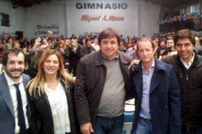 El candidato kirchnerista y Manino Iriart compartieron un acto en el Club San Jos�