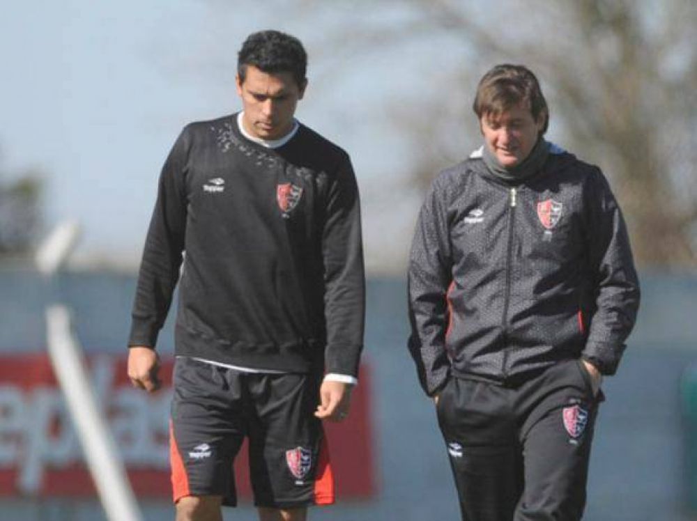 Aquino quiere reconciliarse con la gente y se prepara para rendirle a Newell's