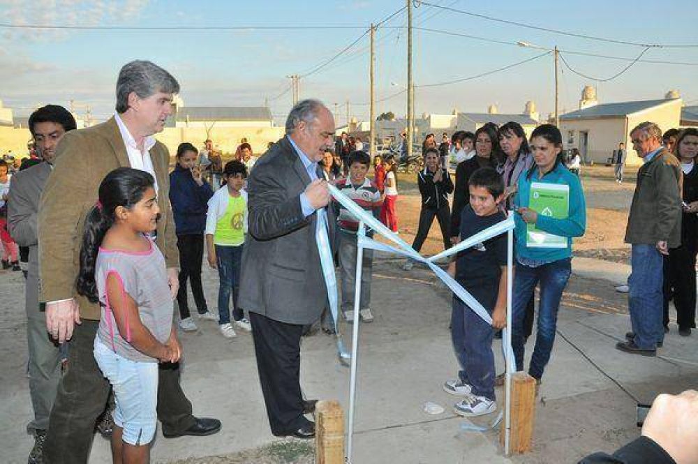 El gobernador Colombi entreg 100 viviendas y anunci la construccin de 50 ms en Esquina