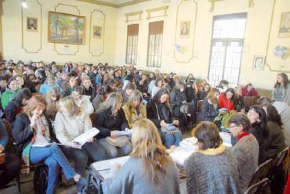 Gran afluencia de docentes al concurso