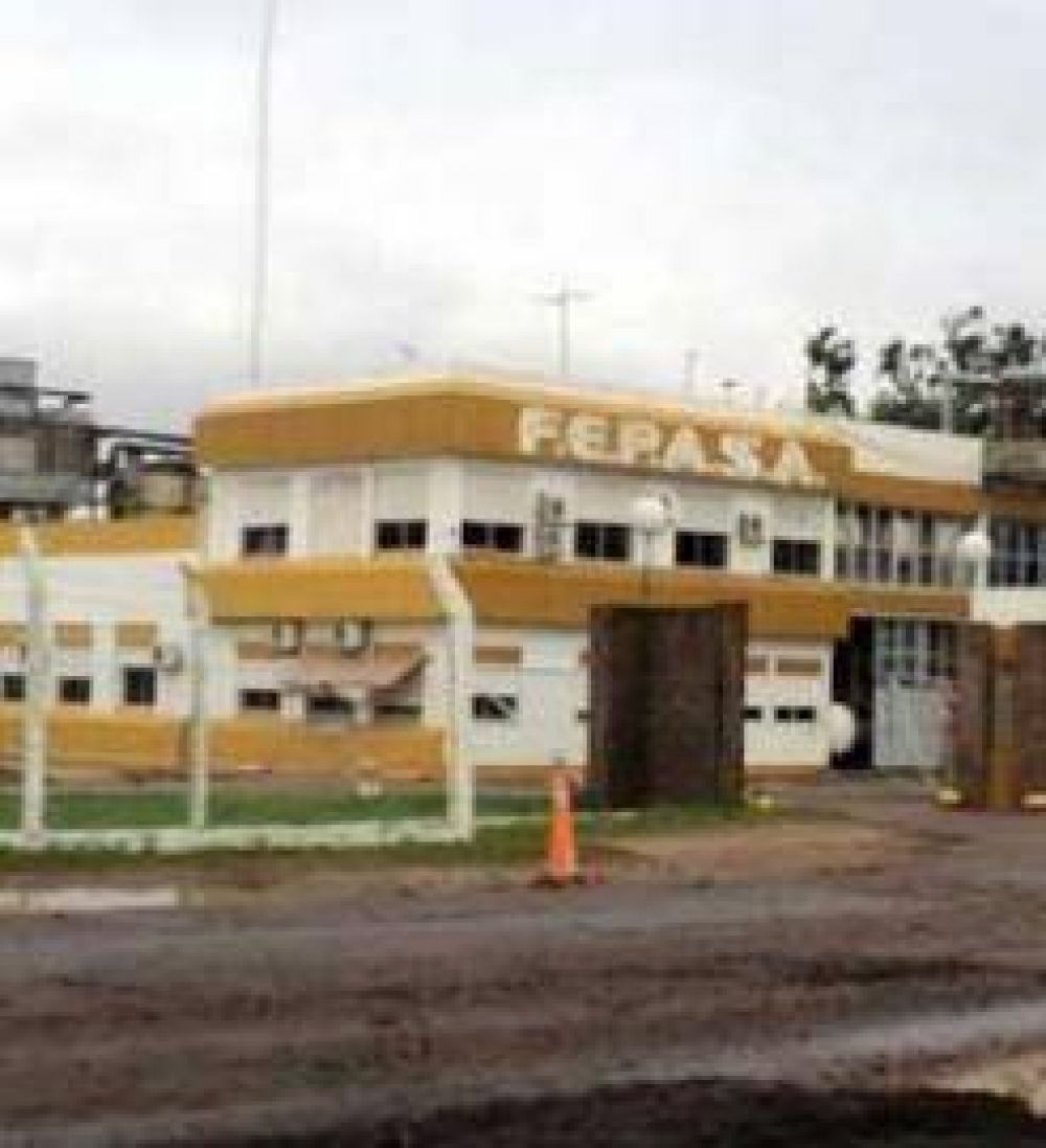Los trabajadores de FEPASA se negaron a faenar mientras que las autoridades buscan soluciones en Buenos Aires