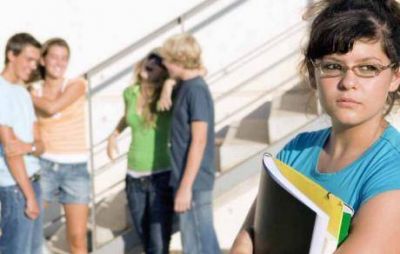 La agreden �por cheta� a la salida de la escuela