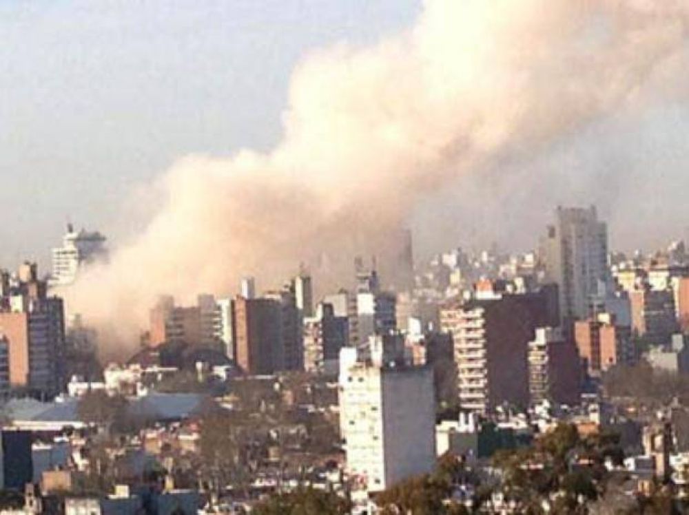 Una terrible explosi�n caus� graves da�os en tres edificios en Salta y Balcarce