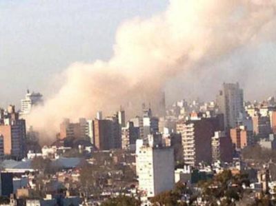 Una terrible explosi�n caus� graves da�os en tres edificios en Salta y Balcarce