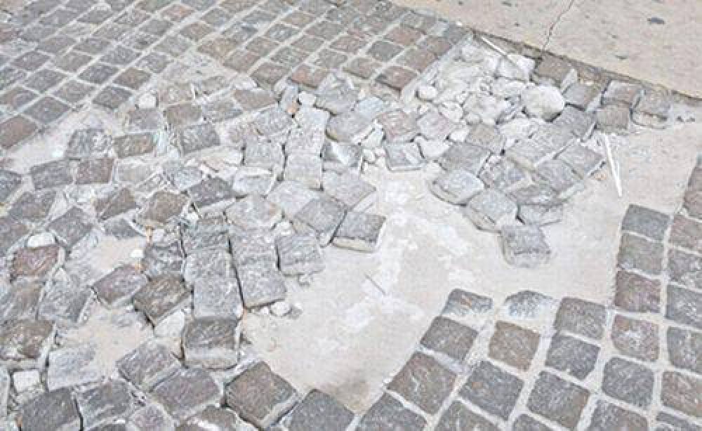 A dos a�os de su remodelaci�n, la peatonal sigue presentando deficiencias