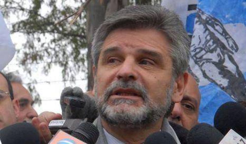 "Michetti falt� a 11 de 15 votaciones importantes"