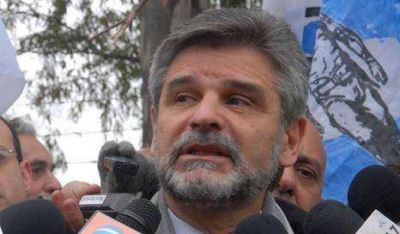 "Michetti falt� a 11 de 15 votaciones importantes"