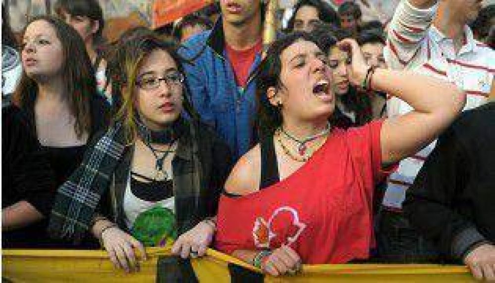 Acusan al macrismo de �perseguir� a los menores