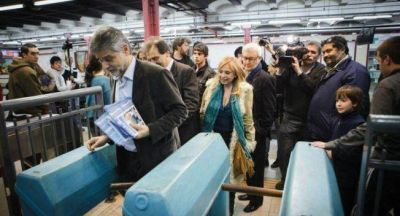Filmus anunci� que iba en subte a Plaza de Mayo pero apareci� en Congreso
