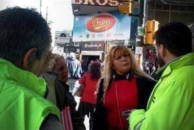Manteros de Once atacaron a inspectores de la ciudad