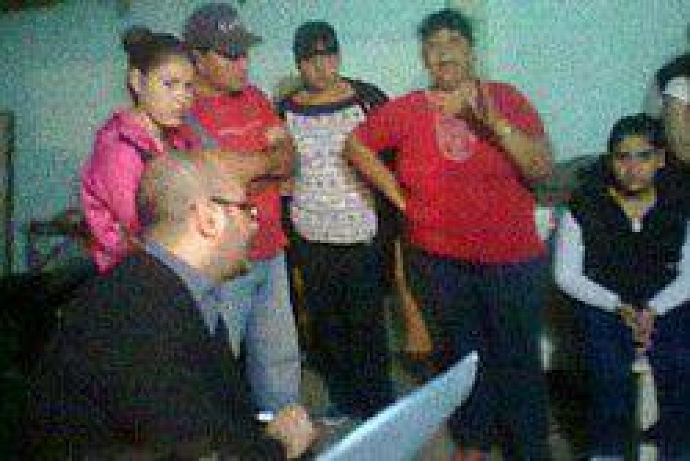 Oteo se reuni� con vecinos del barrio Juan Bautista Alberdi