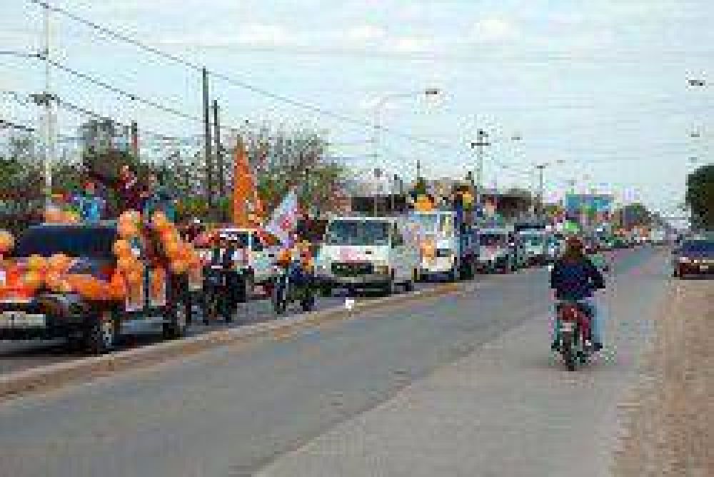 Fontana: Rozas y Mart�nez encabezaron la caravana de Uni�n por Chaco
