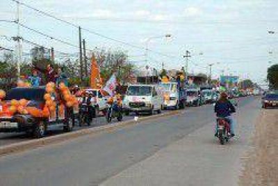 Fontana: Rozas y Mart�nez encabezaron la caravana de Uni�n por Chaco