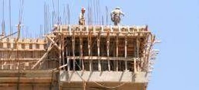 Constructores ajustan estrategias para surfear mejor la crisis global 