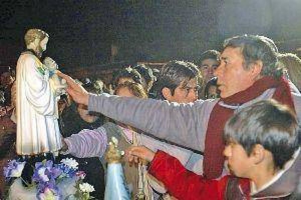 Desde anoche los fieles ya le rezaban a San Cayetano por pan y trabajo