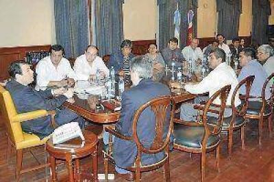 Zamora recibi� el apoyo de municipales bande�os