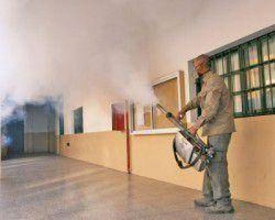 Escuelas complican sus clases por gripe A y Salud P�blica minimiza la situaci�n