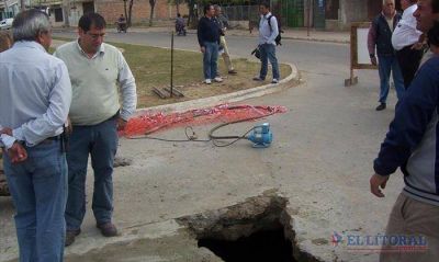 Repararon pluvial en avenida Romero y El�as Abad y evitan nuevo hundimiento