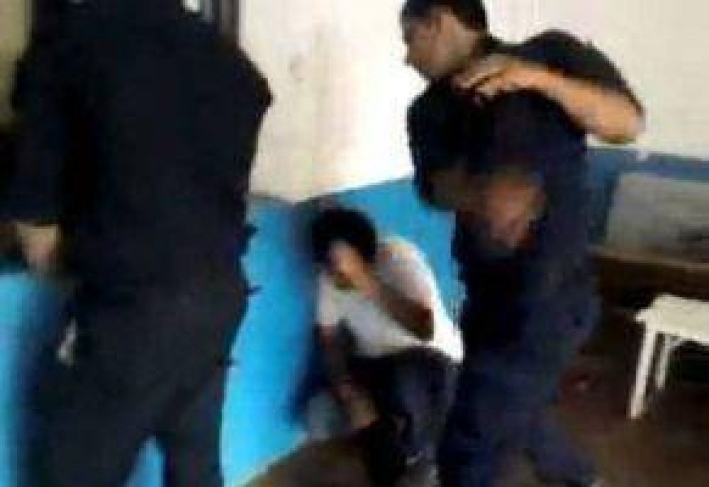 "La familia del preso golpeado en una c�rcel salte�a denunciar� a la Polic�a", titula Perfil