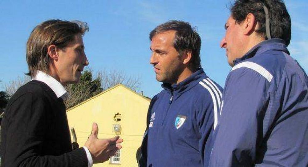 Hern�n Letcher y Carlos Retegui jugaron al Hockey en Villa Zagala