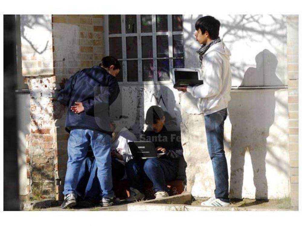 Netbooks del gobierno: en la red ense�an a desbloquearlas