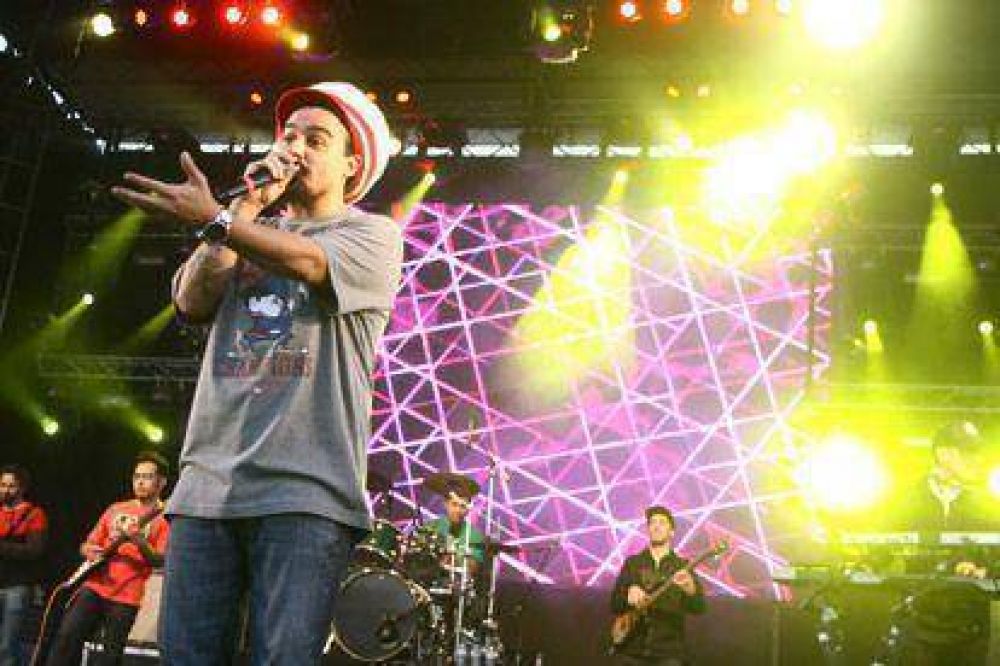 M�s de 15 mil j�venes asistieron a un show de m�sica, skaters y bickers
