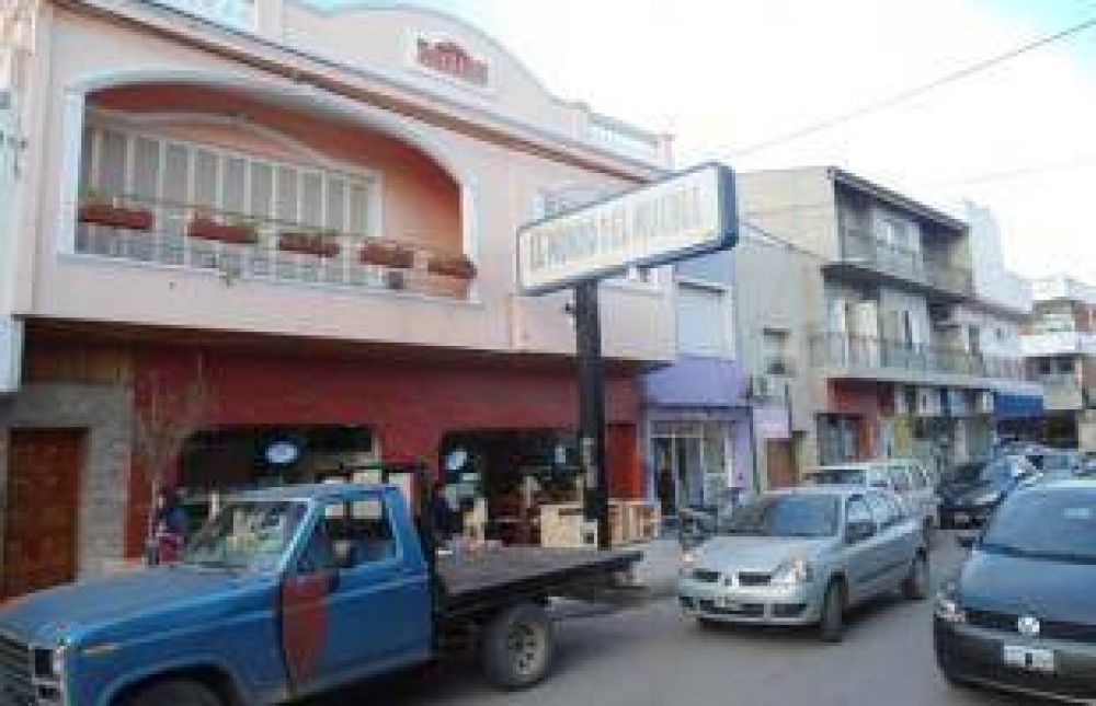 Asaltaron una muebler�a en G�emes 30