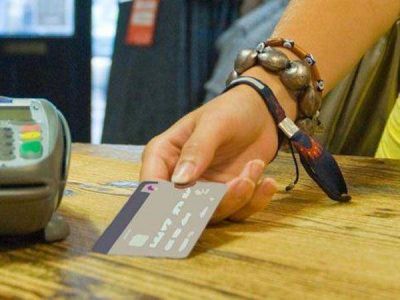 A paso lento, la Supercard ya se ofrece en algunos supermercados
