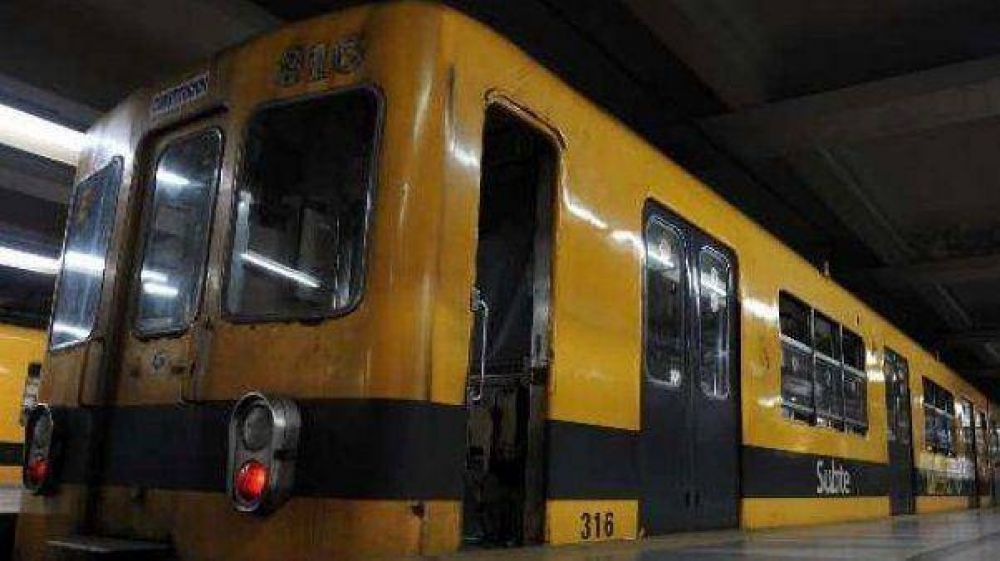 Comenz� la reuni�n entre delegados y Metrov�as por conflicto en l�nea B