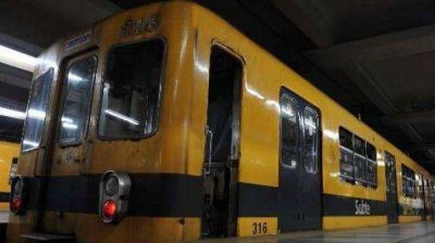 Comenz� la reuni�n entre delegados y Metrov�as por conflicto en l�nea B