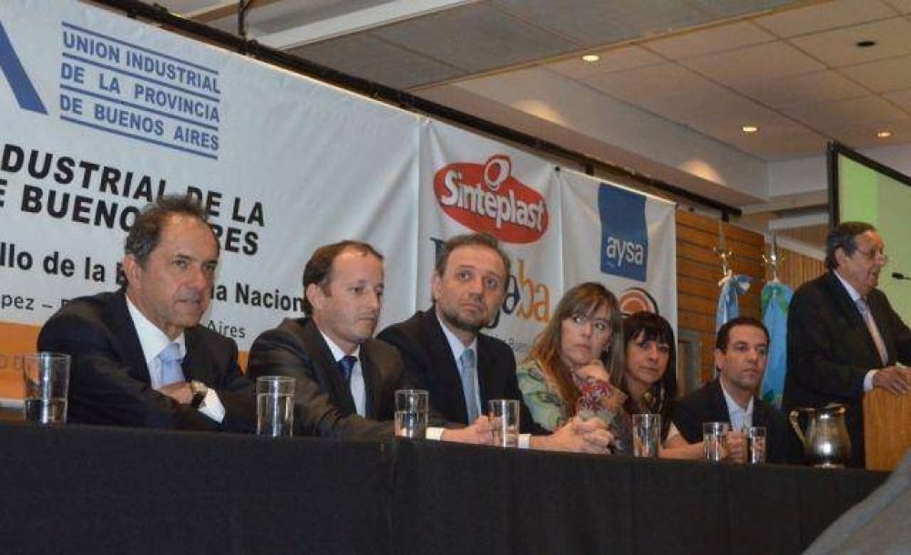 Scioli e Insaurralde disertaron ante empresarios de la Uni�n Industrial bonaerense