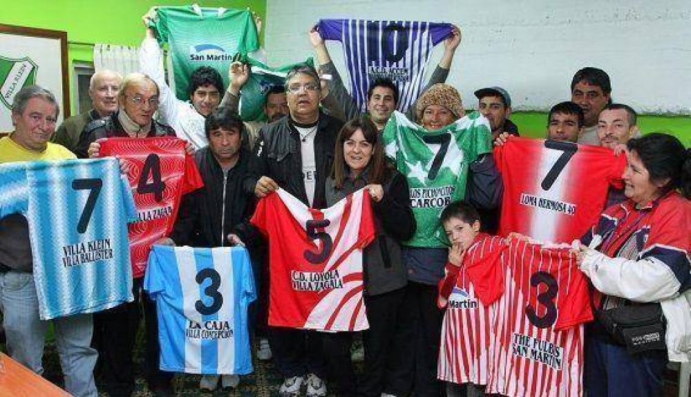 Nancy Katopodis visit� la Sociedad de Fomento Villa Klein, de Ballester